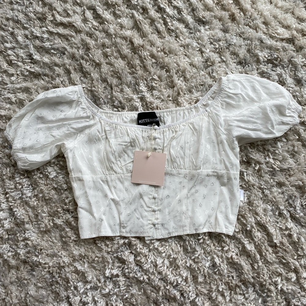 Kittenish Dainty White Floral Puff Sleeve Top